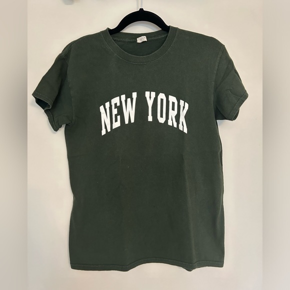 Brandy Melville (John Galt) forest green short sleeve tee with NEW YORK graphic - Picture 1 of 2